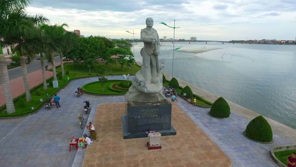 Tượng đài Mẹ Suốt ra đời nhằm tỏ lòng biết ơn